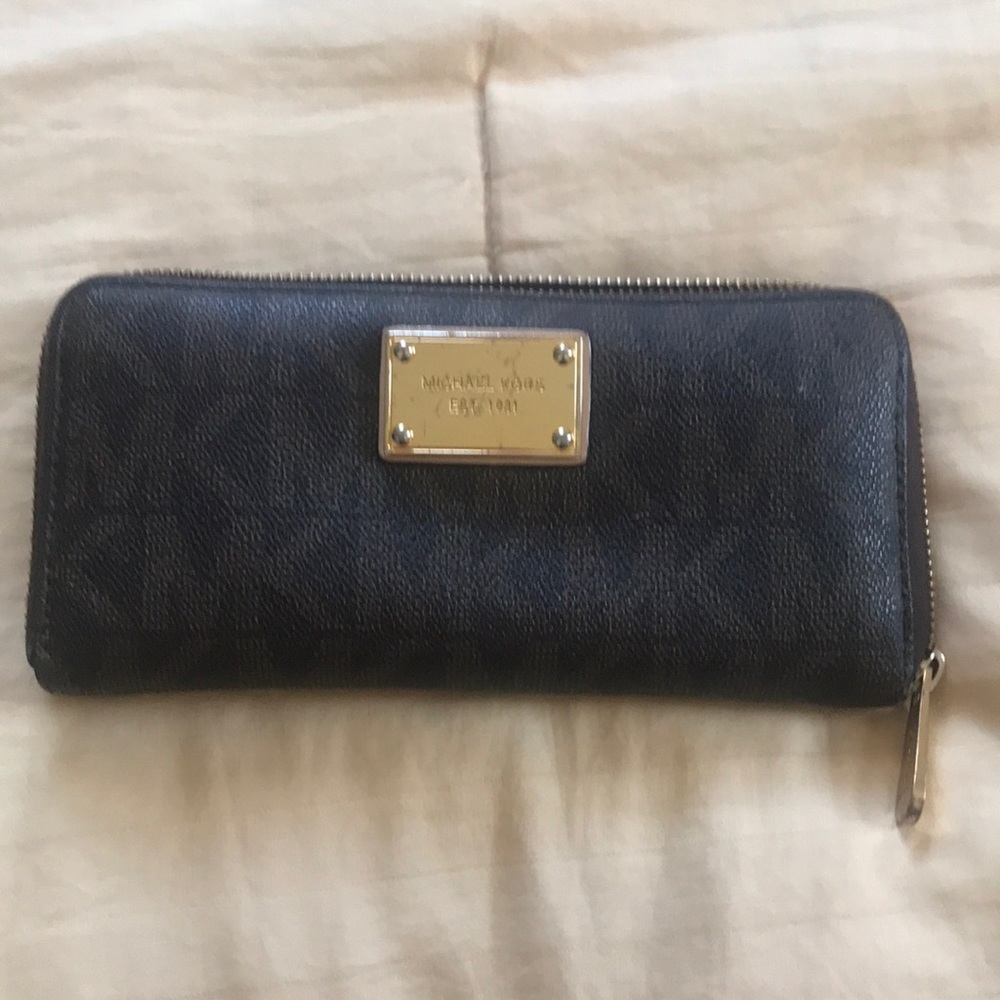 🎈Michael Kors Wallet🎈 SOLD